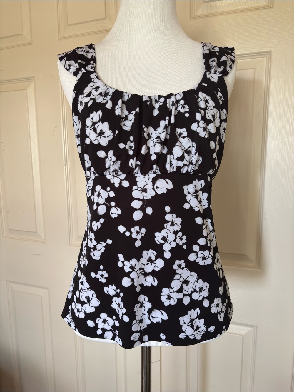 Black & White Floral Sleeveless Blouse